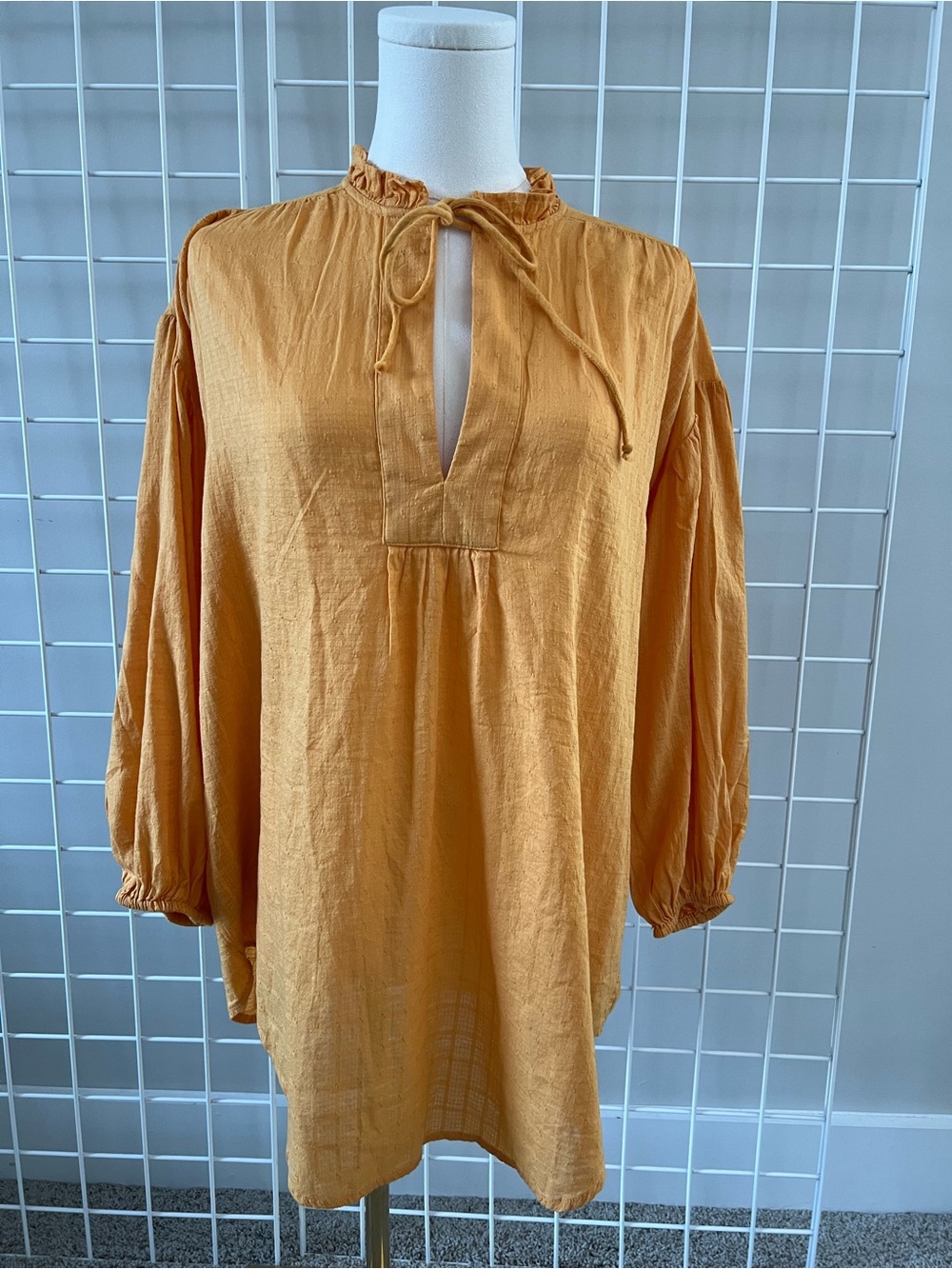 Mango Women's Textured Cotton Blouse Mustard Long Sleeve V-Neck Size 4 Small